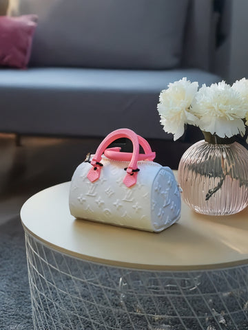 Şık Ev veya Ofis Dekoru için Lüks Tasarımcı Louis Vuitton Esintili Desenli Çanta Vazo Dekorasyonu - Şık ve Trend Accent