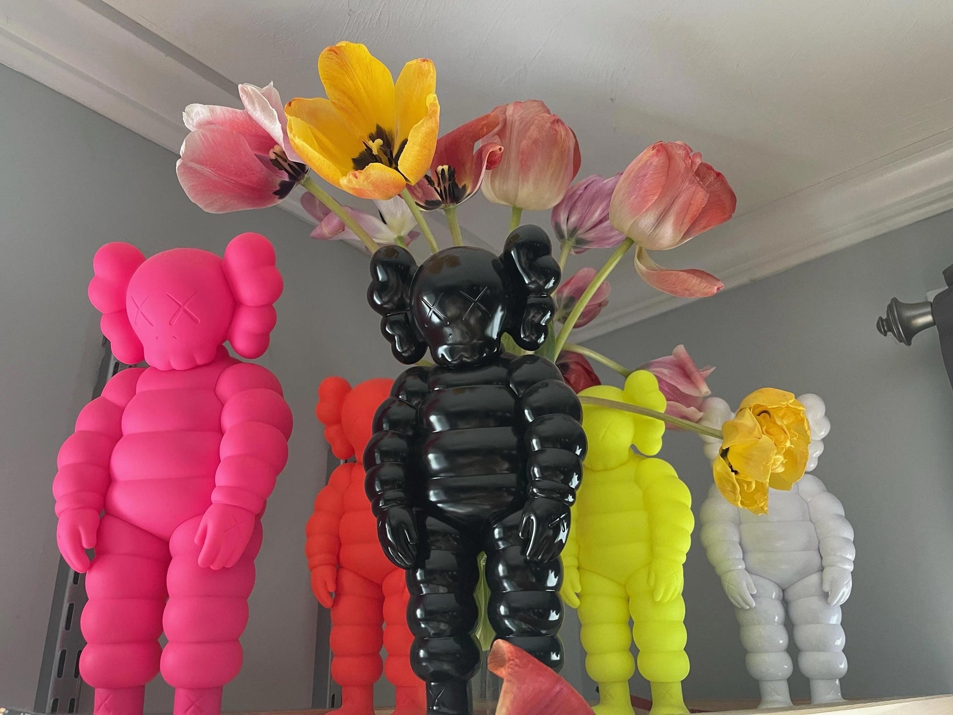 Kaws What Party Figure – Modern Art Toy, Collectible Sculpture, Decorative Pop Art Design, Unique Gift for Art Enthusiasts