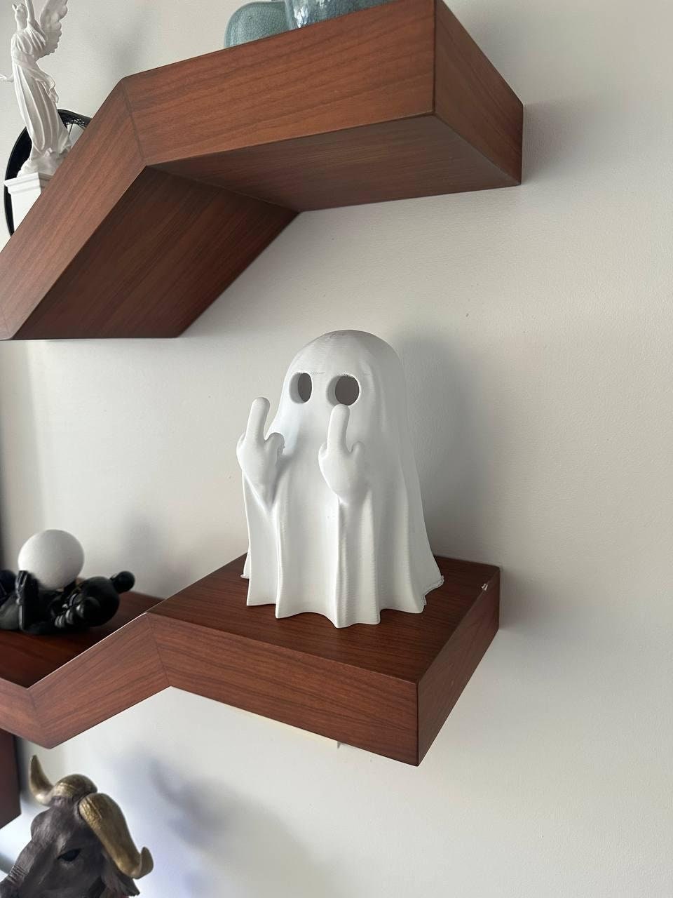 Middle Finger Ghost Decoration, Funny Ghost Figurine, Halloween Party Decor, Humorous Ghost Ornament, Unique Spooky Home Decoration